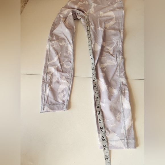 Lululemon Wunder Under HR Tight Mid Rise Gray Pattern Size 4 - Picture 7 of 7